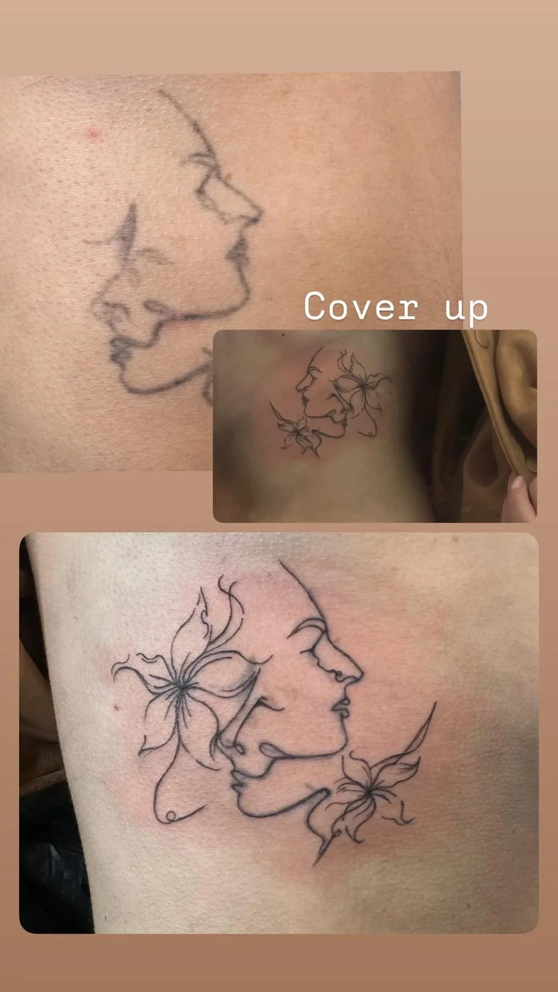 Cover up tatuaj fineline cu fețe suprapuse și crini pe coaste